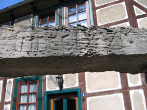 Torbogen Mauer am alten Pfarrhaus - MDCCLXV - 1765